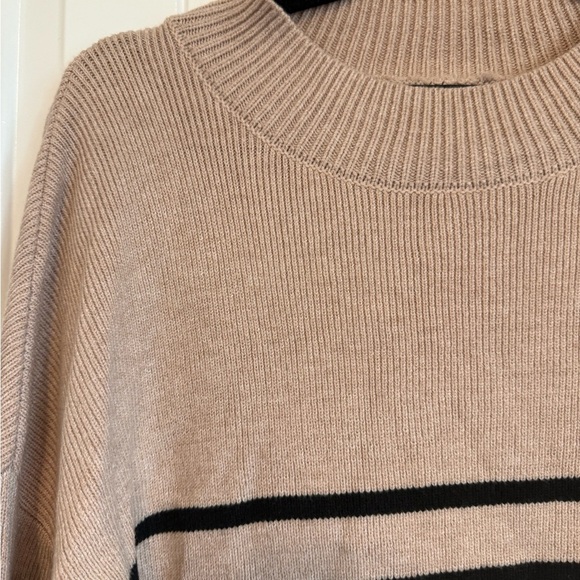 Super soft striped tan and black mock neck sweater women's L - Picture 8 of 8